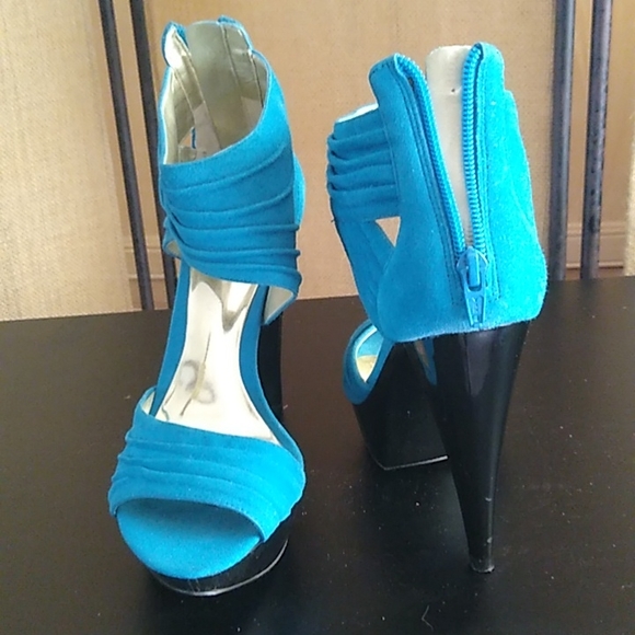 Blue Suede high heels.  4 inch with 1 to 1 1/4 platform - Picture 2 of 8